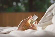 Carica l'immagine nel visualizzatore di Gallery, Cobalt Amber