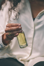 Carica l'immagine nel visualizzatore di Gallery, Cobalt Amber