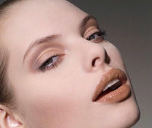 Carica l'immagine nel visualizzatore di Gallery, Skin Veil Foundation Bottle - Cardamomo