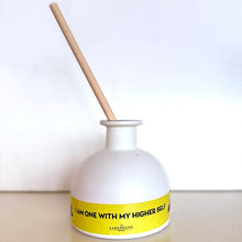 Carica l'immagine nel visualizzatore di Gallery, Mudra Home Diffuser - Cardamomo &amp; Tuberosa
