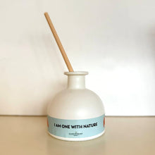 Carica l'immagine nel visualizzatore di Gallery, Mudra Home Diffuser - Cardamomo &amp; Jasmine
